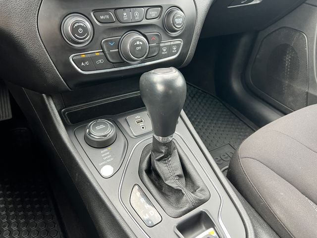 2019 Jeep Cherokee Sport