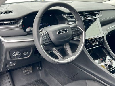 2023 Jeep Grand Cherokee Laredo 4x4