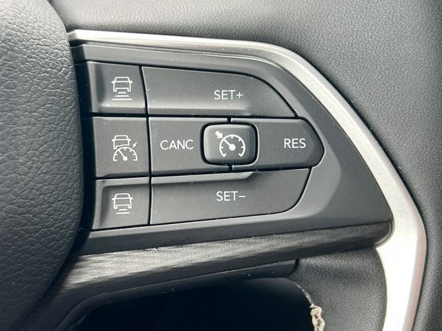 2023 Jeep Grand Cherokee Laredo 4x4