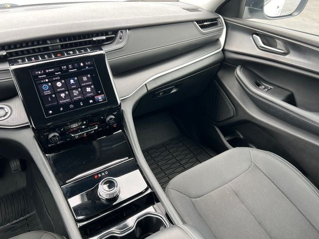 2023 Jeep Grand Cherokee Laredo 4x4