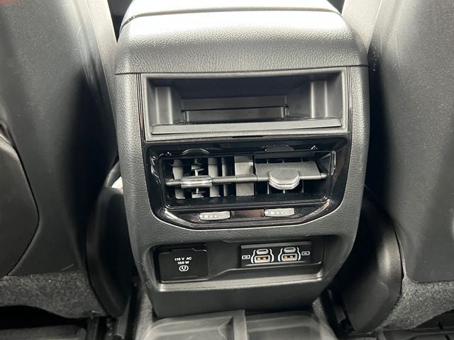 2023 Jeep Grand Cherokee Laredo 4x4