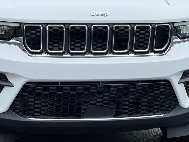 2023 Jeep Grand Cherokee Laredo 4x4