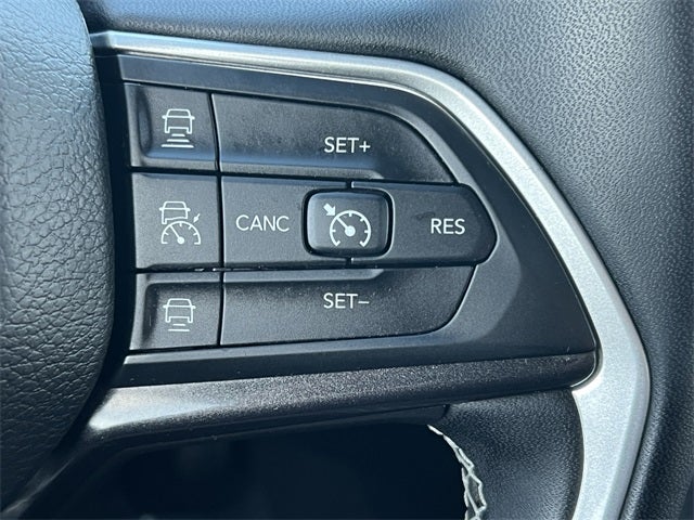 2023 Jeep Grand Cherokee Laredo 4x4