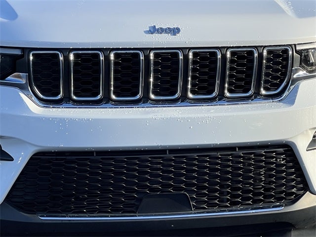 2023 Jeep Grand Cherokee Laredo 4x4