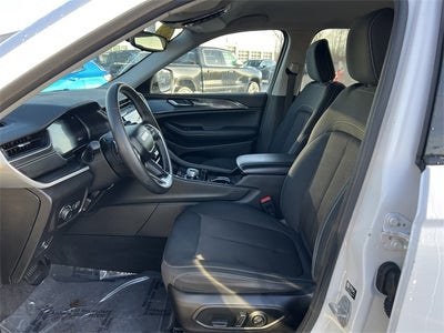 2023 Jeep Grand Cherokee Laredo 4x4