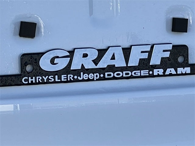 2023 Jeep Grand Cherokee Laredo 4x4