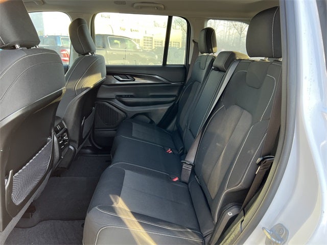 2023 Jeep Grand Cherokee Laredo 4x4