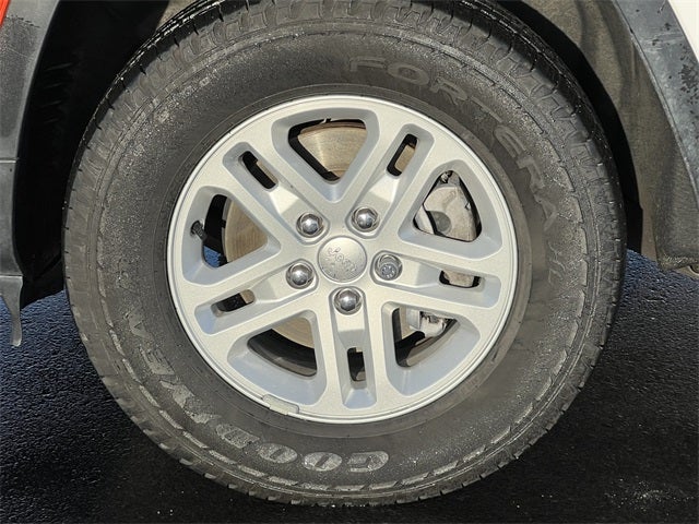 2023 Jeep Grand Cherokee Laredo 4x4