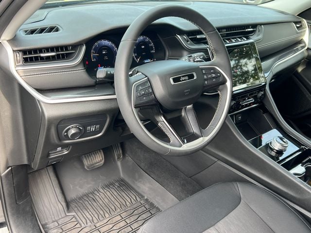 2023 Jeep Grand Cherokee Laredo 4x4