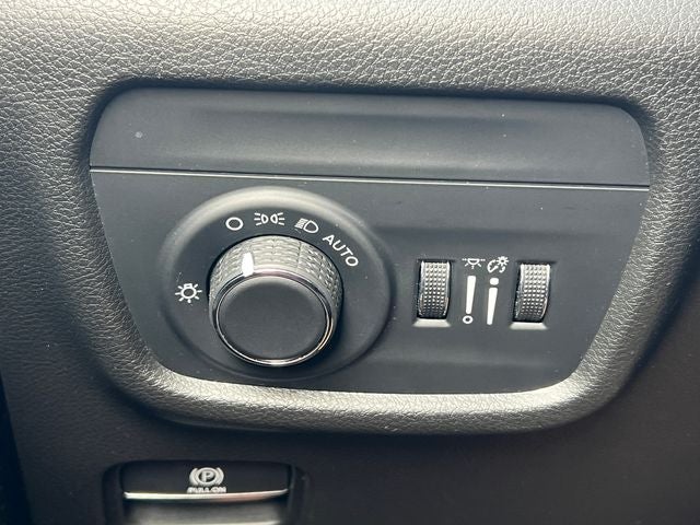 2023 Jeep Grand Cherokee Laredo 4x4