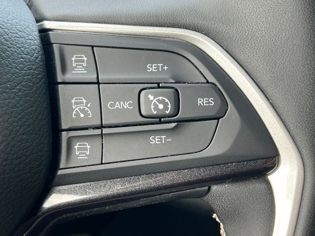 2023 Jeep Grand Cherokee Laredo 4x4
