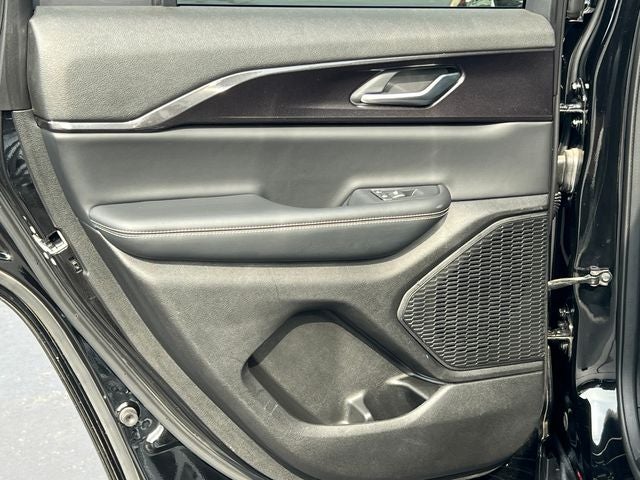 2023 Jeep Grand Cherokee Laredo 4x4