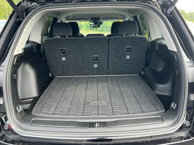 2023 Jeep Grand Cherokee Laredo 4x4