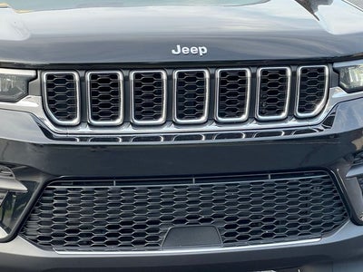 2023 Jeep Grand Cherokee Laredo 4x4
