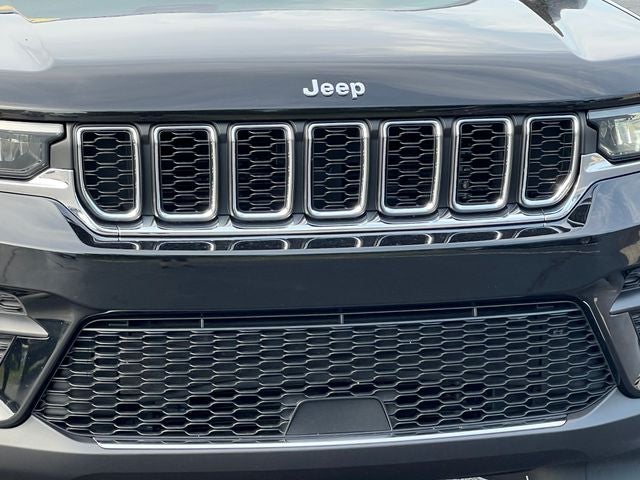 2023 Jeep Grand Cherokee Laredo 4x4