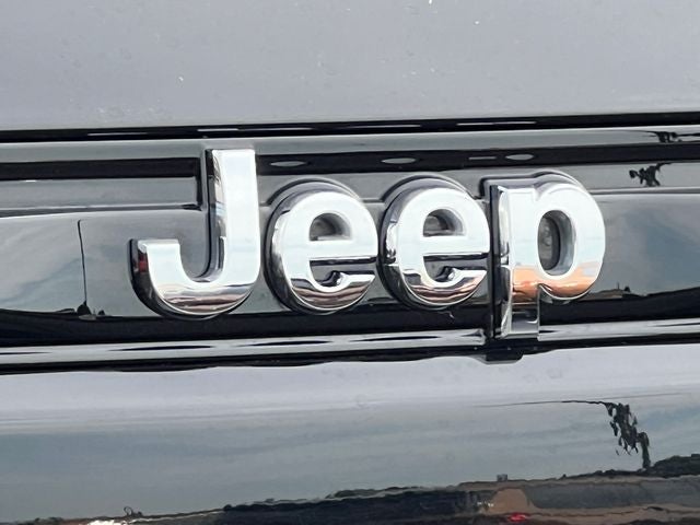 2023 Jeep Grand Cherokee Laredo 4x4