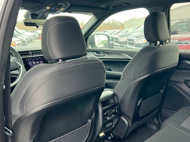 2026 Jeep Grand Cherokee GRAND CHEROKEE LAREDO X 4X4