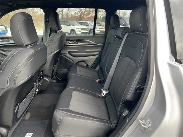 2026 Jeep Grand Cherokee GRAND CHEROKEE LAREDO X 4X4