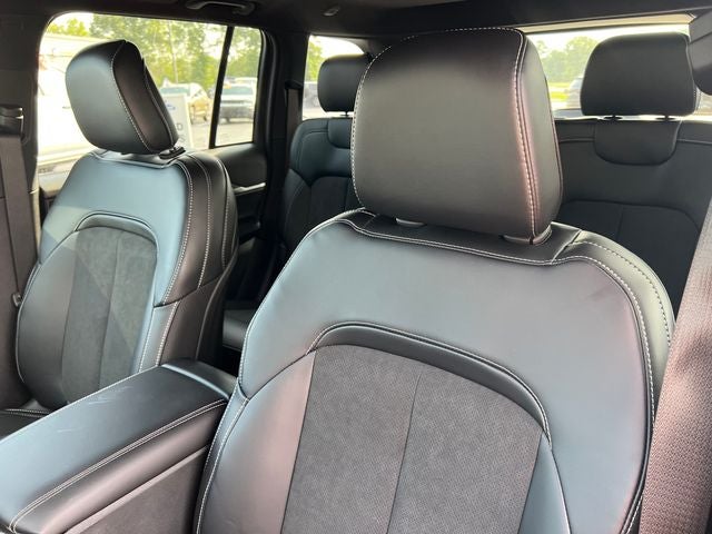 2027 Jeep Grand Cherokee Laredo Altitude