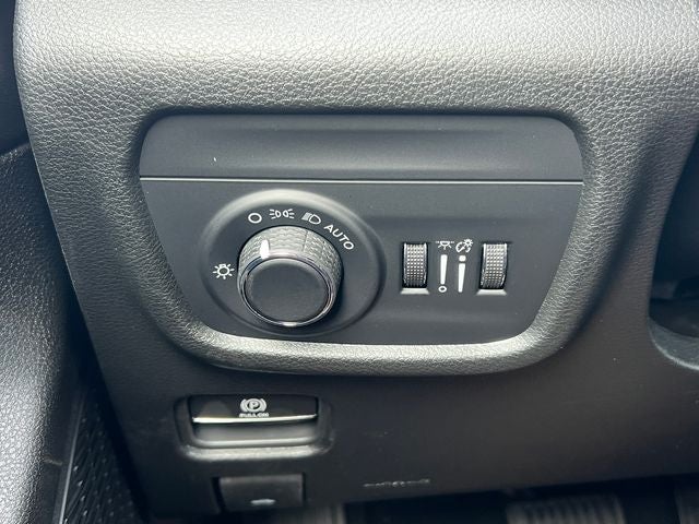 2027 Jeep Grand Cherokee Laredo Altitude