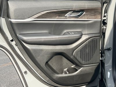 2027 Jeep Grand Cherokee Laredo Altitude