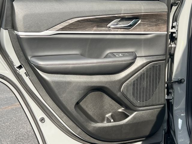 2027 Jeep Grand Cherokee Laredo Altitude