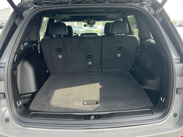 2027 Jeep Grand Cherokee Laredo Altitude