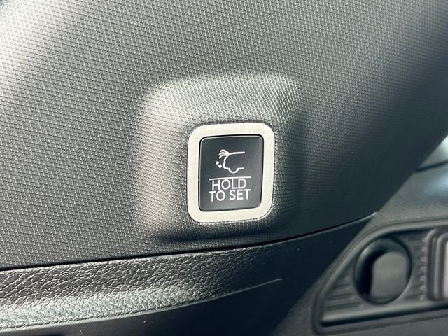 2027 Jeep Grand Cherokee Laredo Altitude