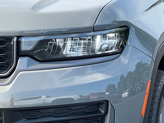 2027 Jeep Grand Cherokee Laredo Altitude
