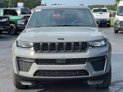 2027 Jeep Grand Cherokee Laredo Altitude