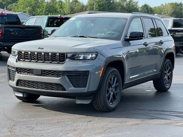 2027 Jeep Grand Cherokee Laredo Altitude