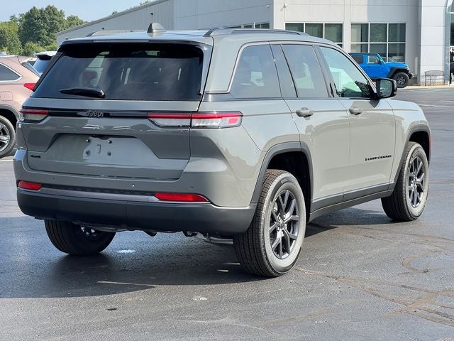 2027 Jeep Grand Cherokee Laredo Altitude