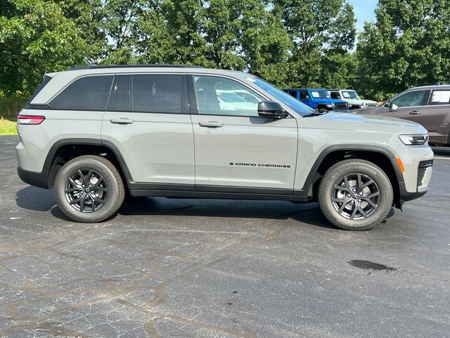 2027 Jeep Grand Cherokee Laredo Altitude