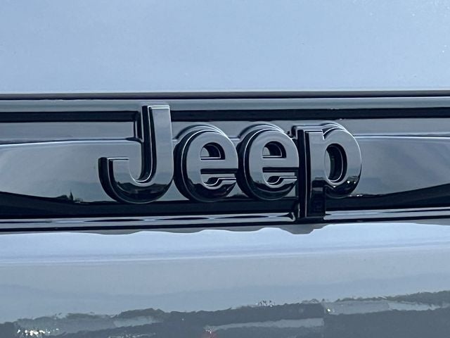 2027 Jeep Grand Cherokee Laredo Altitude