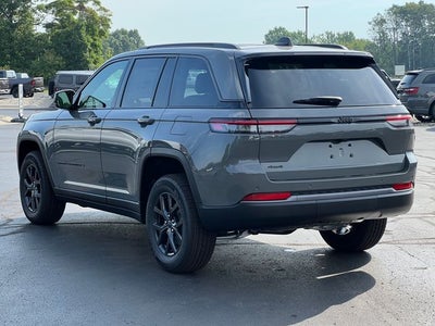 2027 Jeep Grand Cherokee Laredo Altitude