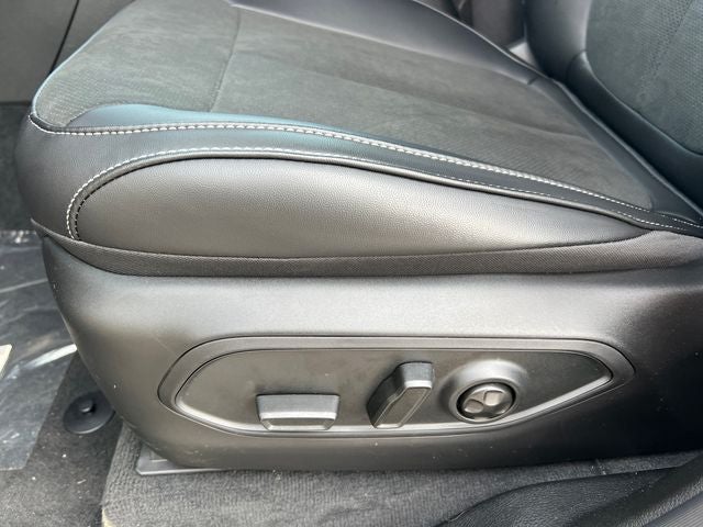 2027 Jeep Grand Cherokee Laredo Altitude