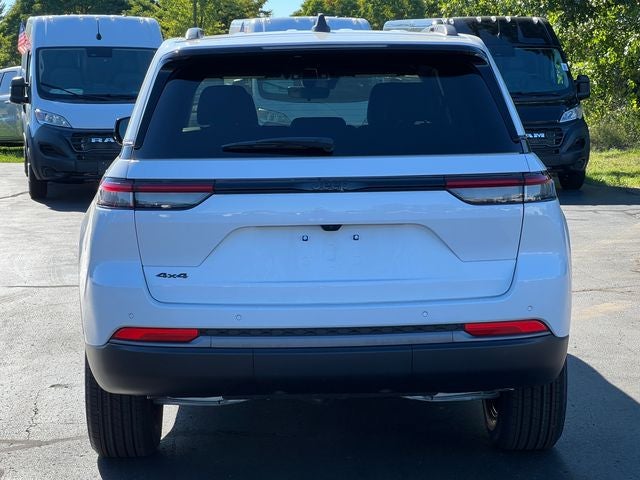 2027 Jeep Grand Cherokee GRAND CHEROKEE LAREDO ALTITUDE 4X4