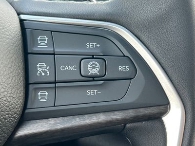 2027 Jeep Grand Cherokee Laredo Altitude