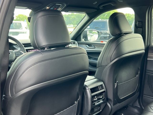 2027 Jeep Grand Cherokee Laredo Altitude