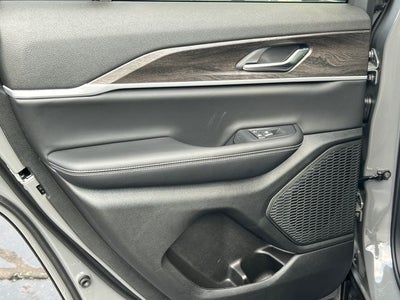 2027 Jeep Grand Cherokee Laredo Altitude