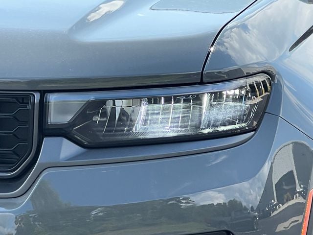 2027 Jeep Grand Cherokee Laredo Altitude