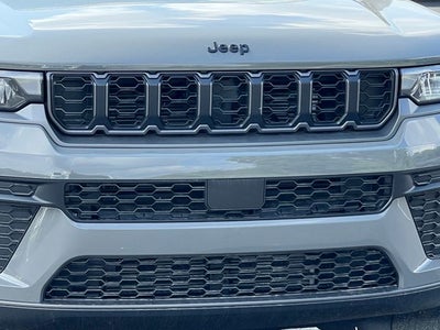 2027 Jeep Grand Cherokee Laredo Altitude