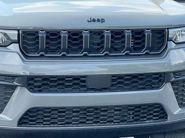 2027 Jeep Grand Cherokee Laredo Altitude