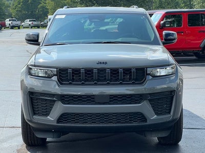 2027 Jeep Grand Cherokee Laredo Altitude