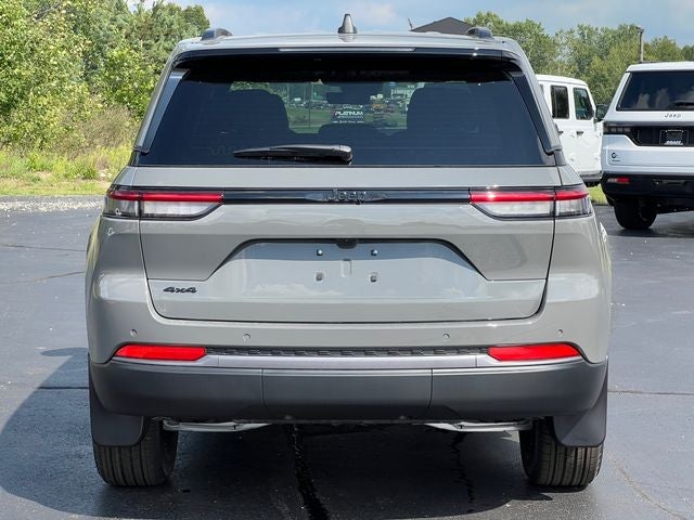 2027 Jeep Grand Cherokee Laredo Altitude