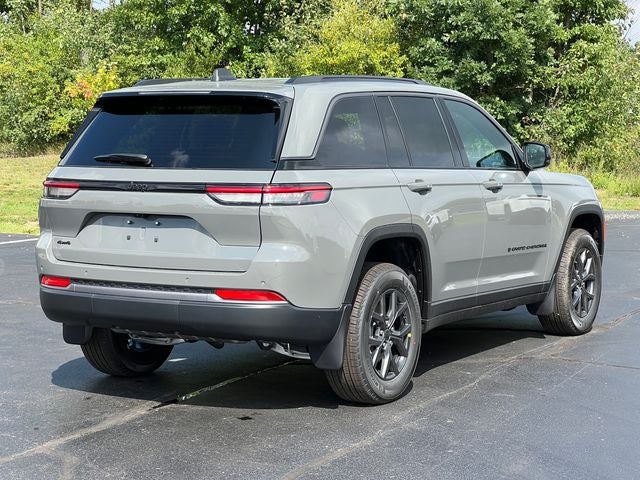 2027 Jeep Grand Cherokee Laredo Altitude