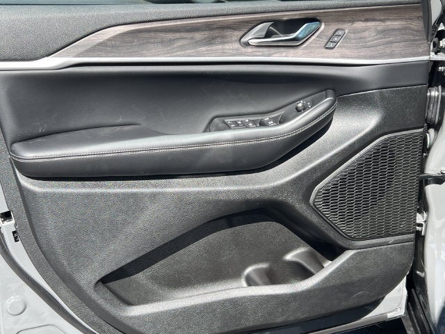 2027 Jeep Grand Cherokee GRAND CHEROKEE LIMITED 4X4