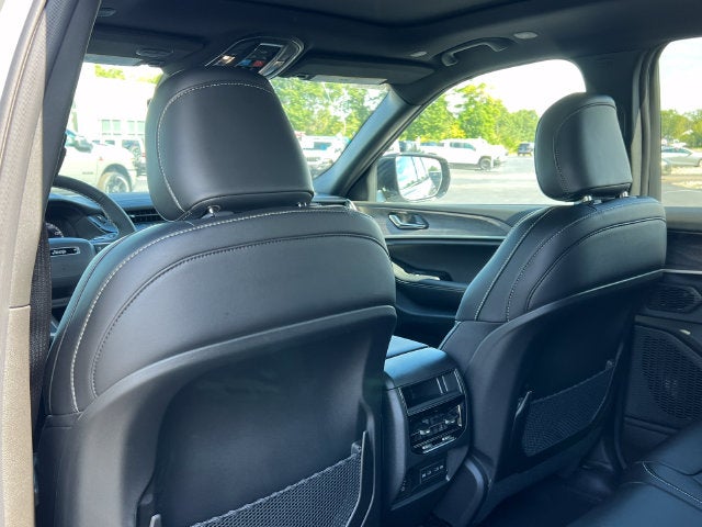 2027 Jeep Grand Cherokee GRAND CHEROKEE LIMITED 4X4