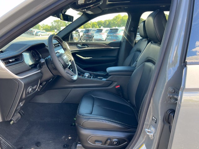 2027 Jeep Grand Cherokee GRAND CHEROKEE LIMITED 4X4