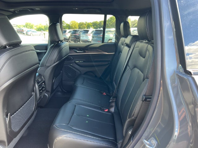 2027 Jeep Grand Cherokee GRAND CHEROKEE LIMITED 4X4